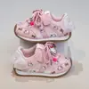 Zapatillas Deportivas Transpirables de Suela Suave para Niños, Zapatos de Entrenamiento para Bebés, con Cordones, Zapatos Deportivos para Niñas, Temporada Primavera y Otoño 2026, Dibujos Animados