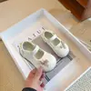 Zapatos Deportivos de Malla Individual para Niñas Estilo Coreano Verano 2026 Nuevos Sandalias con Lazo de Perlas Mary Jane