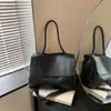 Bolsa Feminina Moda Couro Macio Retrô Simples Coreana 2026 Outono/Inverno Nova Chegada Grande Capacidade para o Dia a Dia Ombro Único Transversal