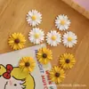 Resina Dos Colores Margarita Girasol Pendientes DIY Accesorios para Zapatos y Ropa Caja de Almacenamiento DIY Accesorios para Joyería Colgante Súper Mini
