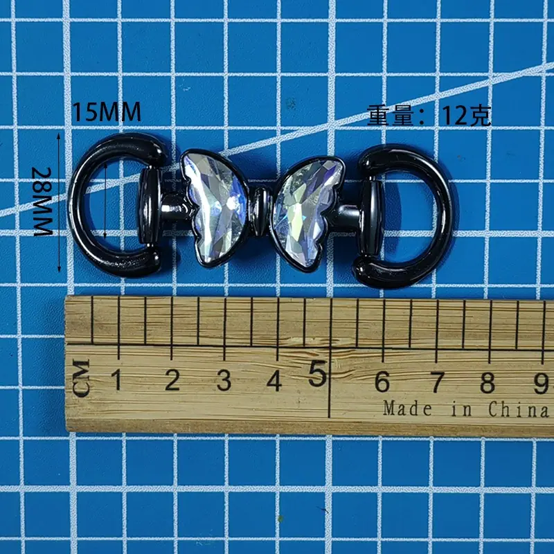 Z22620枪色中水钻蝴蝶拉皮扣9.jpg