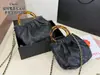 Bolso de Mano Nuevo Estilo 2026 Inspirado en Chanel con Acabado de Lujo, Diseño Versátil de Nicho, Patrón Acolchado, Asa de Carey, Bolso Cruzado