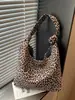 Bolsa transfronteiriça de camurça com estampa de leopardo para mulheres, grande capacidade, nova bolsa de ombro casual outono e inverno 2026, bolsa de compras mãe-filha