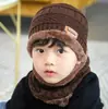 Otoño e invierno más terciopelo gorro de punto para hombre bufanda conjunto de dos piezas Protección para los oídos de invierno gorro de lana para padres e hijos venta al por mayor 9524