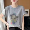 Nova Camiseta Pulôver Solta Estampada de Malha Fina com Gola Redonda e Manga Curta para Meninas Primavera/Verão 2026 para Mulheres