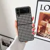 Aplicable a la funda para teléfono de pantalla plegable Samsung Zflip1 Primera generación Segunda generación f7000 Estilo idéntico al de las celebridades de TikTok pintada f7070