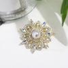 Nuevos exquisitos accesorios de broche de flor de diseño de alto nivel nicho temperamento elegante súper brillantes accesorios de ropa al por mayor fábrica