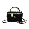 Bolsa Pequena de Corrente para Mulheres 2025 Inverno Nova Moda Simples e Elegante Bolsa Transversal Matelassê Texturizada Bolsa de Ombro Bolsa Quadrada Pequena
