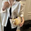 Bolso de Cubo de Cuero con Cera de Aceite de Alta Gama, Estilo Simple de Nicho, para Llevar en la Mano, Nuevo 2025, Moda Tendencia, Versátil para el Trabajo, Bolso Cruzado