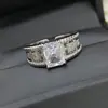 Anel Versa com linhas geométricas cruzadas e design de nicho, banhado a ouro, com zircônia microincrustada, pulseira minimalista enrolada de personalidade