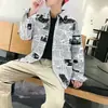 Ins nueva camisa de verano estilo Hong Kong con estampado de periódico inglés para hombre, talla grande, holgada, moderna, fina