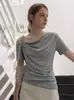 Camiseta Asimétrica de Hombro Descubierto de Nicho para Mujer Verano 2026 Nueva Manga Corta Adelgazante Casual Top 494