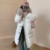 Abrigo Largo de Plumas de Moda de Gama Alta con Cuello de Piel de Mapache para Mujer 2026 Invierno Bolsillo Grande Cintura Ajustable Chaqueta de Trabajo por Encima de la Rodilla