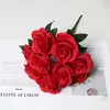 Flores Artificiales para Salón de Bodas, Rosas de 9 Cabezas, Ramo Falso para Decoración del Hogar, Adornos, Flores de Mano, Pared de Flores de Seda Transfronteriza