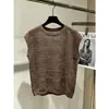 Atuendo Estilo Old Money: Camiseta sin mangas de punto hueco marrón para mujer, Verano 2026, Súper moderna, Estilo rejuvenecedor, Top único y hermoso