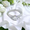 Anillo Clásico de Acero de Titanio Chapado en Oro Garra Diamante Anillo de Acero de Titanio Anillo de Boda Zirconia Grande Diseño de Boda Anillo Versátil para Mujer