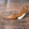 Cuchillo de Garras de Sándalo Dorado Csgo Periférico Talla Completa en Madera Juguete Pieza de Mano Niños Juguete de Madera Cuchillo de Madera Transfronterizo