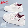Tênis Branco Feminino Warrior 2026 Novo Primavera Couro Calçados Esportivos Respirável Sola Grossa Aumentador de Altura Tênis para Mulheres