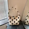 Bolsa Feminina de Axila 2026 Nova Moda Casual de Verão Bolsa de Ombro de Bolinhas Bolsa de Balde Nicho para o Dia a Dia