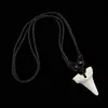 Collar con Colgante de Diente de Tiburón Imitación Transfronterizo para Hombres y Mujeres, Collar de Cuentas de Madera Talladas en Hueso Imitación, Joyería para Cadena de Suéter