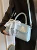 Bolsa cuadrada pequeña portátil de estilo coreano de alta gama, temperamento simple, nueva para primavera y verano, moda casual, todo-partido, bandolera de PU para mujer