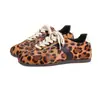Zapatos de Entrenamiento Alemanes de Crin de Caballo con Estampado de Leopardo para Mujer 2026 Nuevos Zapatos Casuales Planos con Cordones Retro Zapatos Deportivos Individuales de Cuero Genuino con Punta Redonda
