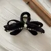 Pinza de Tiburón Elegante Beige Estilo Francés de Gama Alta Perla Negra Clásica Versátil Pinza para el Cabello Pasador Accesorio para el Cabello Ins