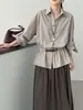 Luego, Camisa de rayas con cuello en V y cintura ceñida, diseño estilo coreano Autumn Story para mujer, top elegante para principios de otoño para ir al trabajo 6266