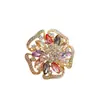 Broche Borboleta Colorida Diamante Retro Luxo Leve Liga de Ouro Pinos Cravejados de Strass para Suéteres Casacos Femininos Broche de Inseto Versátil