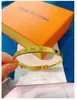 Pulsera de Trébol de Cuatro Hojas de Latón Dorado, Mismo Estilo que en Joyerías, Pulsera de Lujo Ligero para Mujer Chapada en Oro Real que No se Desvanece