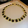 Conjunto de collar, pulsera y pendientes de corazón con incrustaciones de diamantes florales estilo medieval, cadena para la clavícula estilo corte vintage, joyería de nicho para mujer