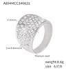 Moda europea y americana retro adornos de mano micro incrustados con diamante completo cóncavo acero de titanio chapado en oro real de 18k lujo ligero anillo de dedo para comida al por mayor