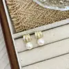 Brincos de Zircônia e Pérola Estilo Francês Levemente Luxuosos com Pinos de Prata S925, Design de Nicho de Alta Qualidade, Acessórios de Orelha Modernos e Elegantes