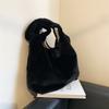 Bolsa de pelúcia para mulheres 2023 outono e inverno Nova moda bolsa de ombro capacidade portátil furry tote bag fábrica atacado