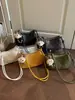 Bolsa de ombro tecida com padrão retrô de nicho, bolsa tipo balde para mulheres, nova moda popular de 2026, bolsa de ombro e transversal de grande capacidade