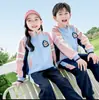 Roupas de Jardim de Infância Roupas de Outono e Inverno Conjunto de Três Peças Uniforme de Escola Primária Roupas de Corrida Traje de Primavera e Outono Estilo Escolar Roupas de Aula para Crianças