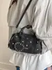 Bolsa Retrô para Mulheres 2026 Nova Moda Primavera Nicho Bolsa de Ombro com Tachas Bolsa Transversal para o Dia a Dia Bolsa Feminina