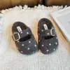 Novas Pantufas Outono/Inverno 2026 para Meninas Bico Redondo Fashion Versátil Casual Pantufas de Algodão com Bolinhas Pantufas Versáteis de Bico Fechado