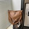 2505 Primavera y Verano Nueva Moda Remache Cuero Suave Trendy Casual Bolso de Borlas con Remaches Bolso Bandolera de un Solo Hombro Bolso de Mujer