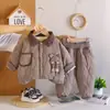 Conjunto de Forro Polar para Bebé Niño 2026 Nuevo Modelo Invierno Niños Pequeños Grueso Cálido Algodón Abrigo Conjunto de Dos Piezas Moderno Venta al por Mayor