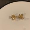 Aretes de Flores Simples Transfronterizos de Aguja de Plata para Mujer Corea del Sur Nicho Aretes Versátiles Moda Elegantes Aretes Sentido de Lujo Ligero de Alta Gama