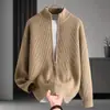 Nueva colección de otoño e invierno: cárdigan de punto liso, holgado y casual, agradable al tacto y cálido, con textura de hilo grueso, prenda exterior tipo suéter para hombre