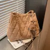 Bolsa Matelassê de Grande Capacidade para Mulheres 2026 Nova Tendência Estilo Coreano Moda Bolsa Tote para Mulheres Fashionável Casual Versátil Bolsa de Ombro
