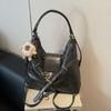 Bolso de mano de gran capacidad para mujer, bolso cruzado informal de alta gama con textura de nicho, combinable con todo, para uso diario en el comercio exterior, 2025