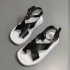 Sandalias de celebridad de internet estilo hada, nuevo modelo de verano 2026 para estudiantes, versátiles sandalias romanas de plataforma de suela gruesa para uso casual al aire libre