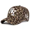 Sombrero estilo americano, moderno y sencillo, gorra de béisbol con visera curva y estampado de leopardo, popular en la moda urbana exterior europea y americana, gorra deportiva con colgante