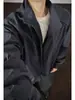 Chaqueta Cleanfit de patchwork deconstruido con cuello mao para hombre, diseño de marca trendy americana, chaqueta de trabajo tipo bomber resistente a tres elementos