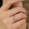 Anel de imitação de moissanita para mulheres, microcravejado com zircônia, anel aberto ajustável para o dedo indicador, um clássico popular, em alta nas transmissões ao vivo do Douyin