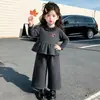 Conjunto de Outono e Primavera para Meninas 2026 Novo Estilo Moda Infantil Xadrez Moderno Colete e Calça Wide Leg Conjunto de Outono Moda Bebê Conjunto de Três Peças