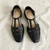 Sandalias tejidas huecas en forma de T para cerdo para mujer, punta cuadrada, suela plana, hebilla lateral, punta cerrada, sandalias romanas, zapatos casuales para mujer de primavera y verano